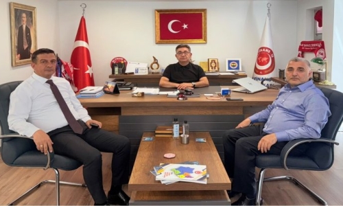  YİĞİT, EMLAK KATILIM ŞUBE MÜDÜRÜ SAÇKESEN İLE ZİRAAT BANKASI ŞUBE MÜDÜRÜ TÜTÜNCÜ'YÜ MİSAFİR ETTİ